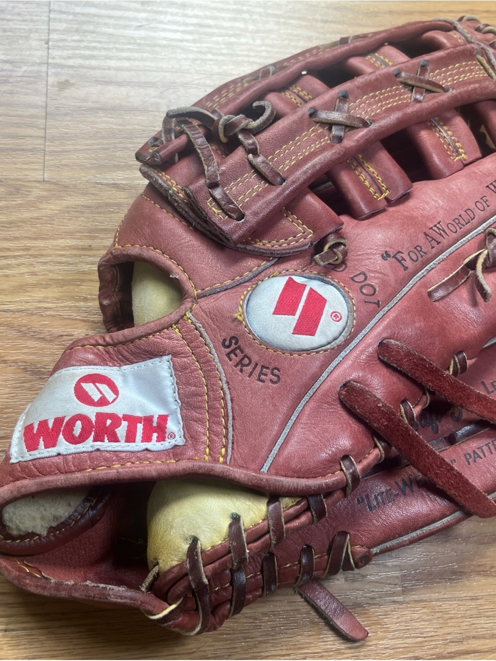Worth RD6-11 Baseball Softball Glove Right Hand Throw Leather
